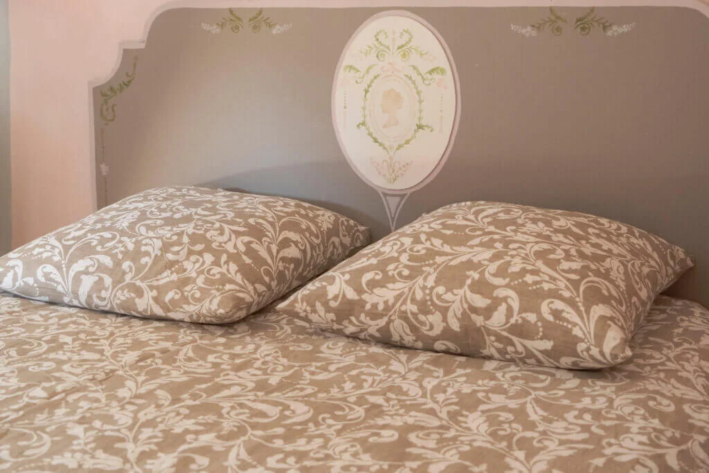 lit boudoir gîte la famille est dans les blés